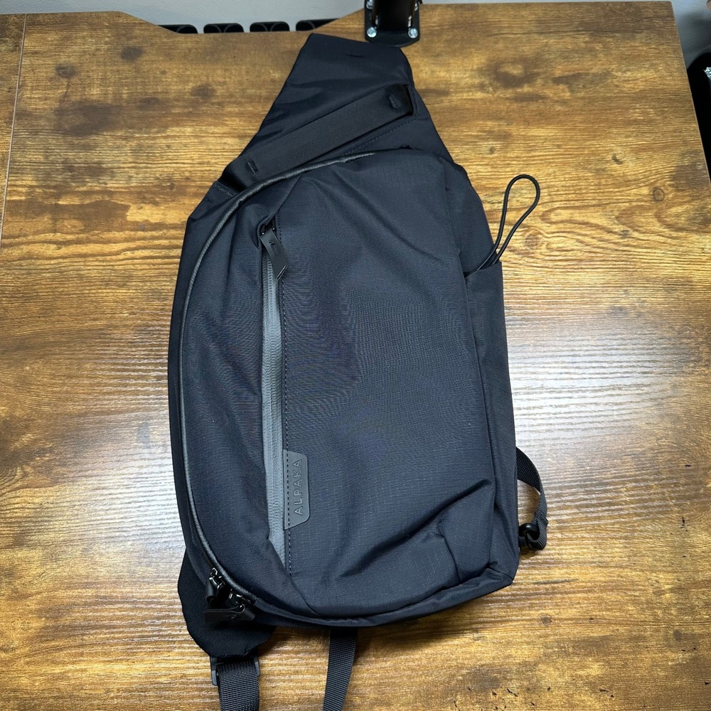 Alpaka Metro Crossbody Right Shoulder Black Tech Messenger Laptop Bag 14 Inch